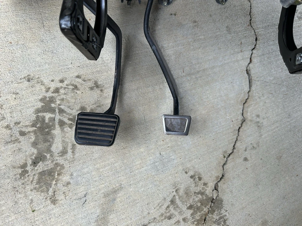 Chevrolet S10 Blazer GMC Sonoma 1998-2003 manual de montaje de pedal de embrague OEM Foto 2 de 4