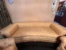 “Elegant Curved Sofa Set – Gold Brocade, 3-Piece Vintage Glamour”