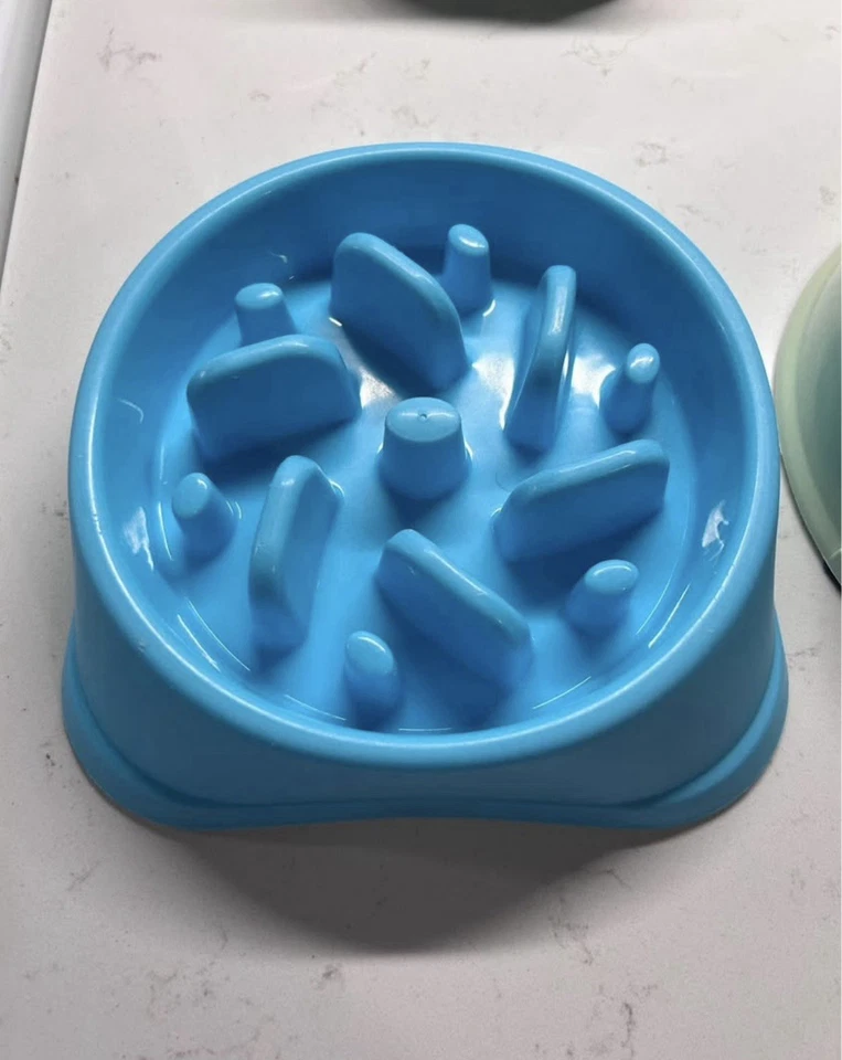 Paquete de DOS cuencos de alimentación lenta para perros medianos o grandes Foto 3 de 4