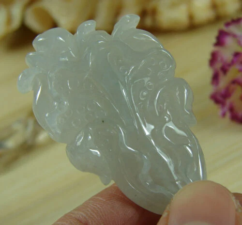 Collar blanco y colgante chino antigüedades