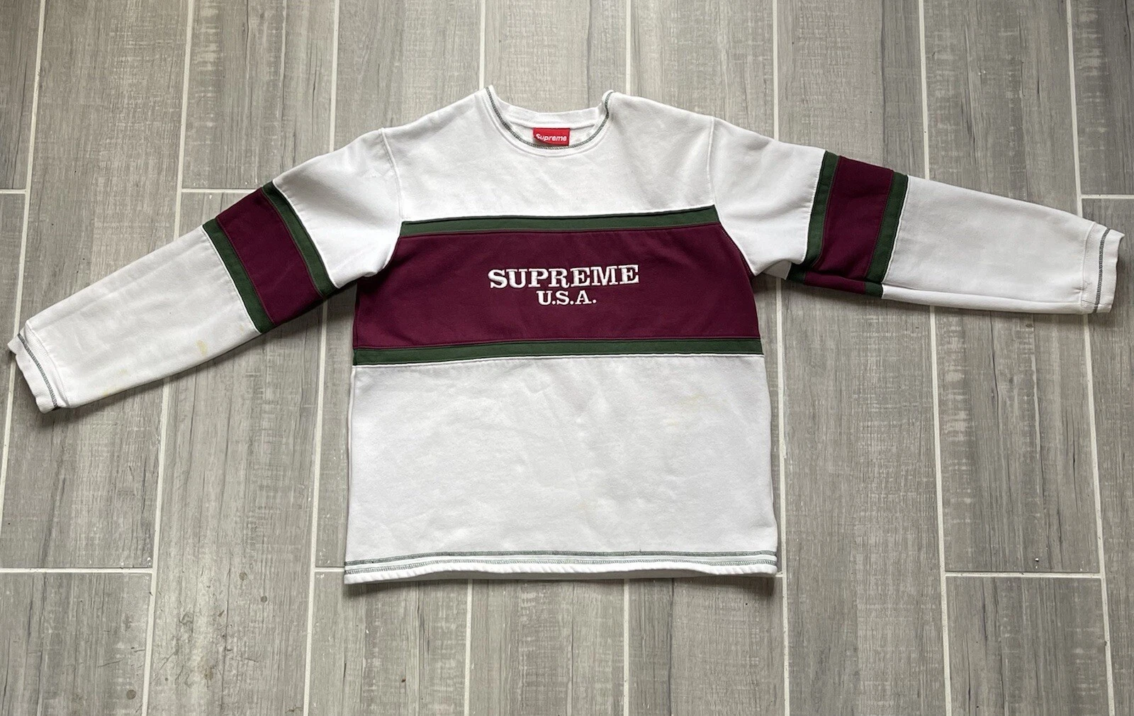Supreme Centre Stripe Crewneck brodé taille moyenne Supreme États Unis