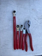 Set Of E Z Red BK 4 RATCHETING SIDE TERMINAL WRENCH And 1 Pliers