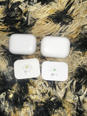 2 Apple of Wireless Earbuds with Charging Case and Extra Eartip READ DESCRIPTION