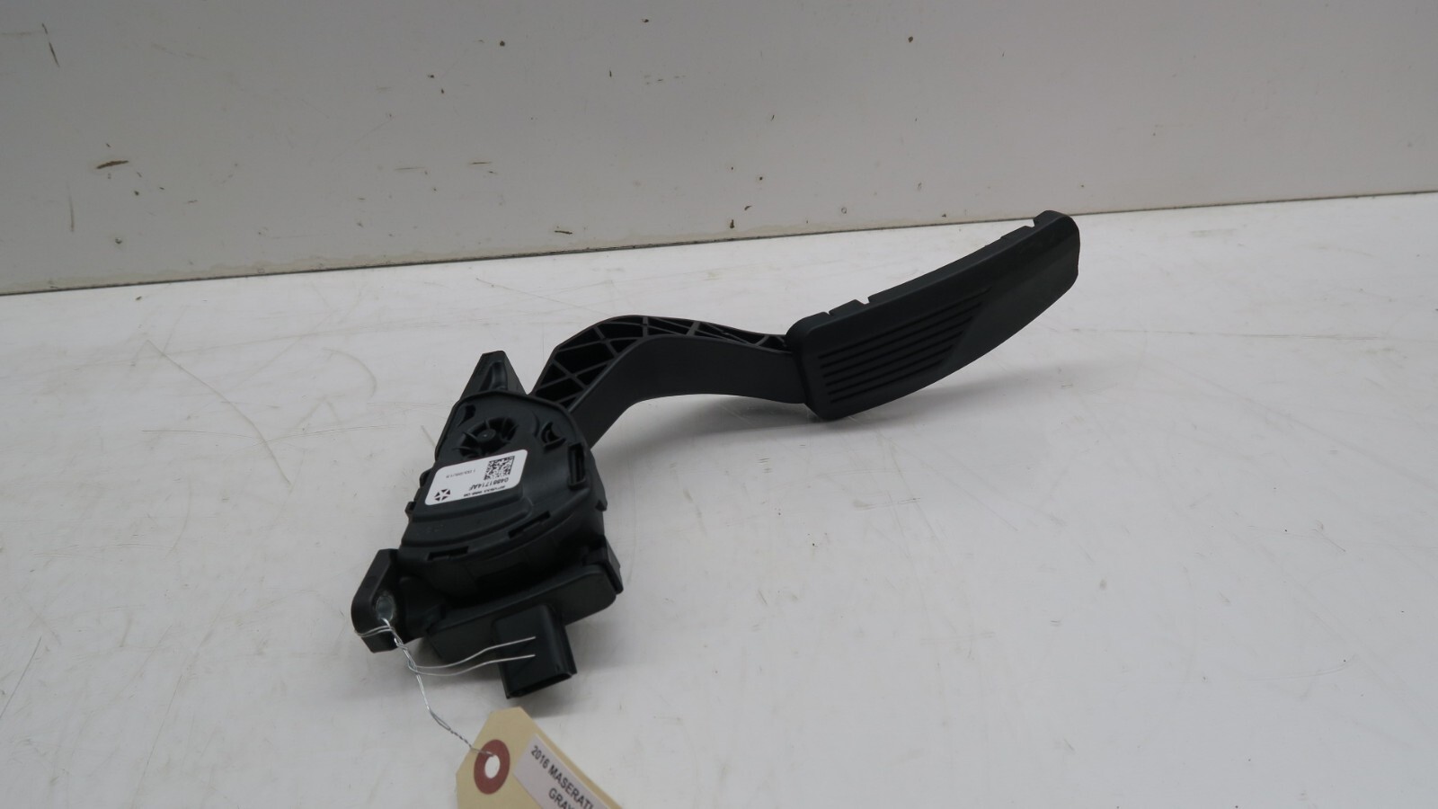 2014-2019 Maserati Ghibli OEM Left Front Gas Accelerator Pedal 04861714AF