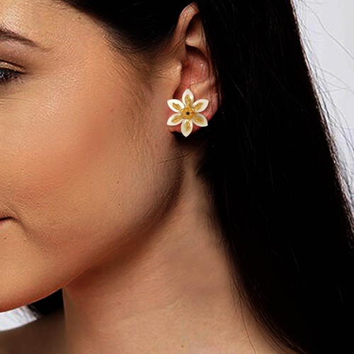Tachuelas de oro amarillo de 22 quilates concha de oro floral blanco para muj... - Imagen 4 de 6