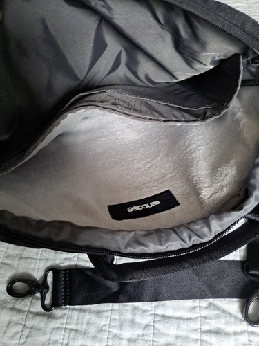 Incase schwarze Laptop Tablet Aktentasche Messenger 14 x 11 Plüschfleece, gefütterter Riemen - Bild 9 von 9