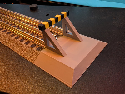 O Gauge Gray Black Yellow Stripes Bachmann EZ Track Endstop