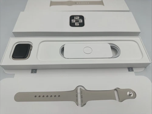 Apple Watch SE (2022) 40mm Starlight Aluminum Case w/ Sport Band, S/M (GPS)