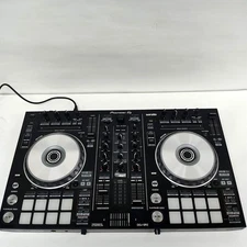 Pioneer DJ Serato DJ Controller DDJ-SR2