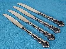 Lot of 4 Oneida Deluxe Stainless MOZART Dinner Knives 9 inches Small Serrate