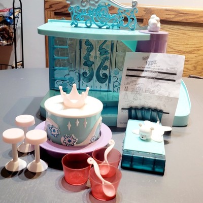 Bratz Ice Cream Snow Lodge (2007) House Playset