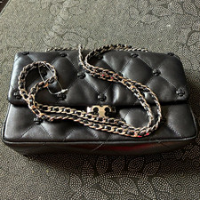 Tory Burch Black Shoulder Bag Chain Strap Gold Hardware Turn Lock Inner Pockets