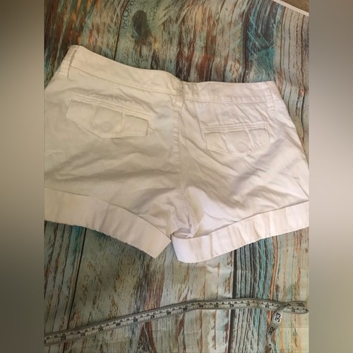 White Old Navy Cuffed Chino Classic Shorts Womens/Juniors Dress Casual -Size 6 - Picture 9 of 10