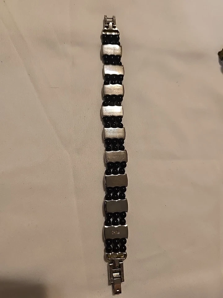 Pulsera Avon 6 1/2" tono negro y plata vibraciones vampiro gótico Foto 2 de 2