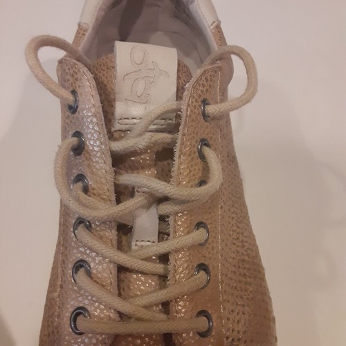 Tenis de malla de cuero OTBT Meridian de moda talla 9,5 M doradas cómodas - Imagen 4 de 7