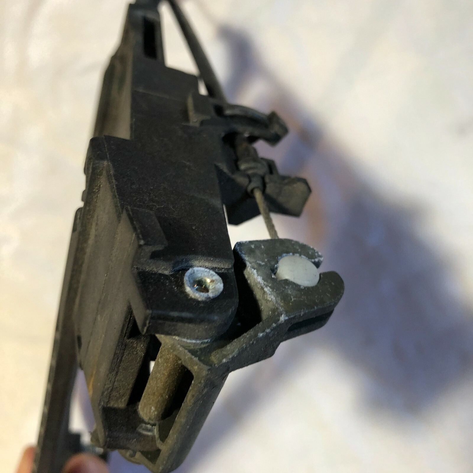 BMW E39 OEM EURO PASSENGER SIDE DOOR HANDLE LOCK FRAME CARRIER 