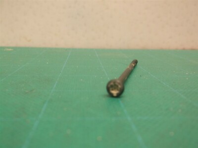 N098351 Screw from a DeWALT DWE4011 4.5'' Small Angle Grinder