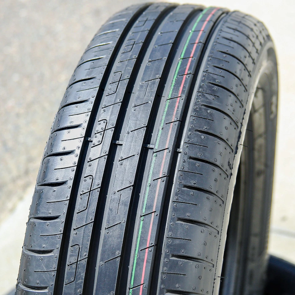 4 Tires Goodyear EfficientGrip Performance 215/55R17 94V Performance Foto 2 de 4