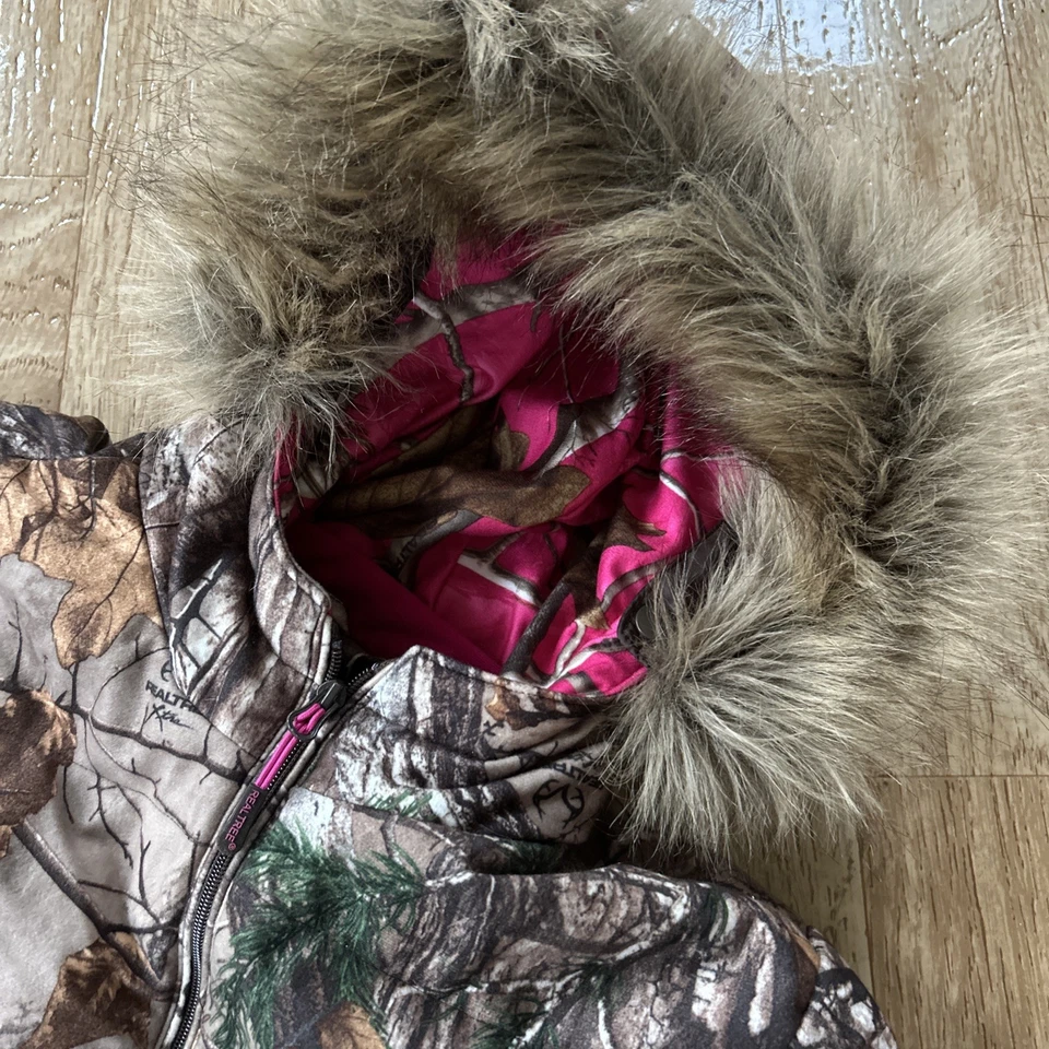 Realtree Women 2XL Camo Puffer Jacket Faux removable Fur Hood Lined Hunting Coat - Image 3 of 4