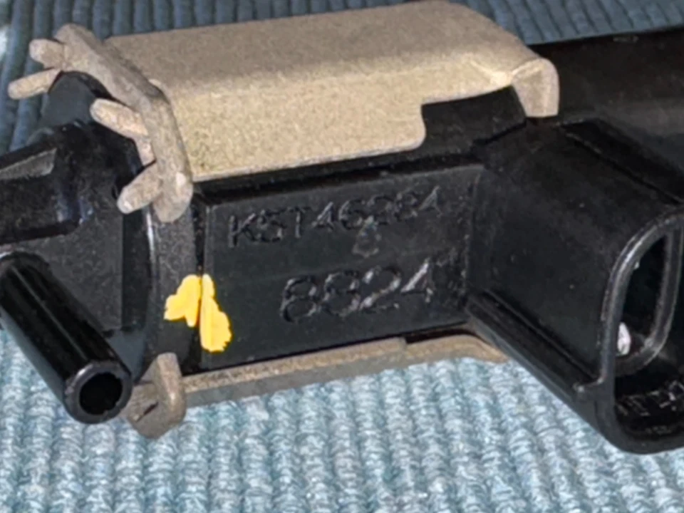 Solenoide de vacío Chevrolet Tracker Suzuki Esteem Swift K5T46284 probado Foto 2 de 2