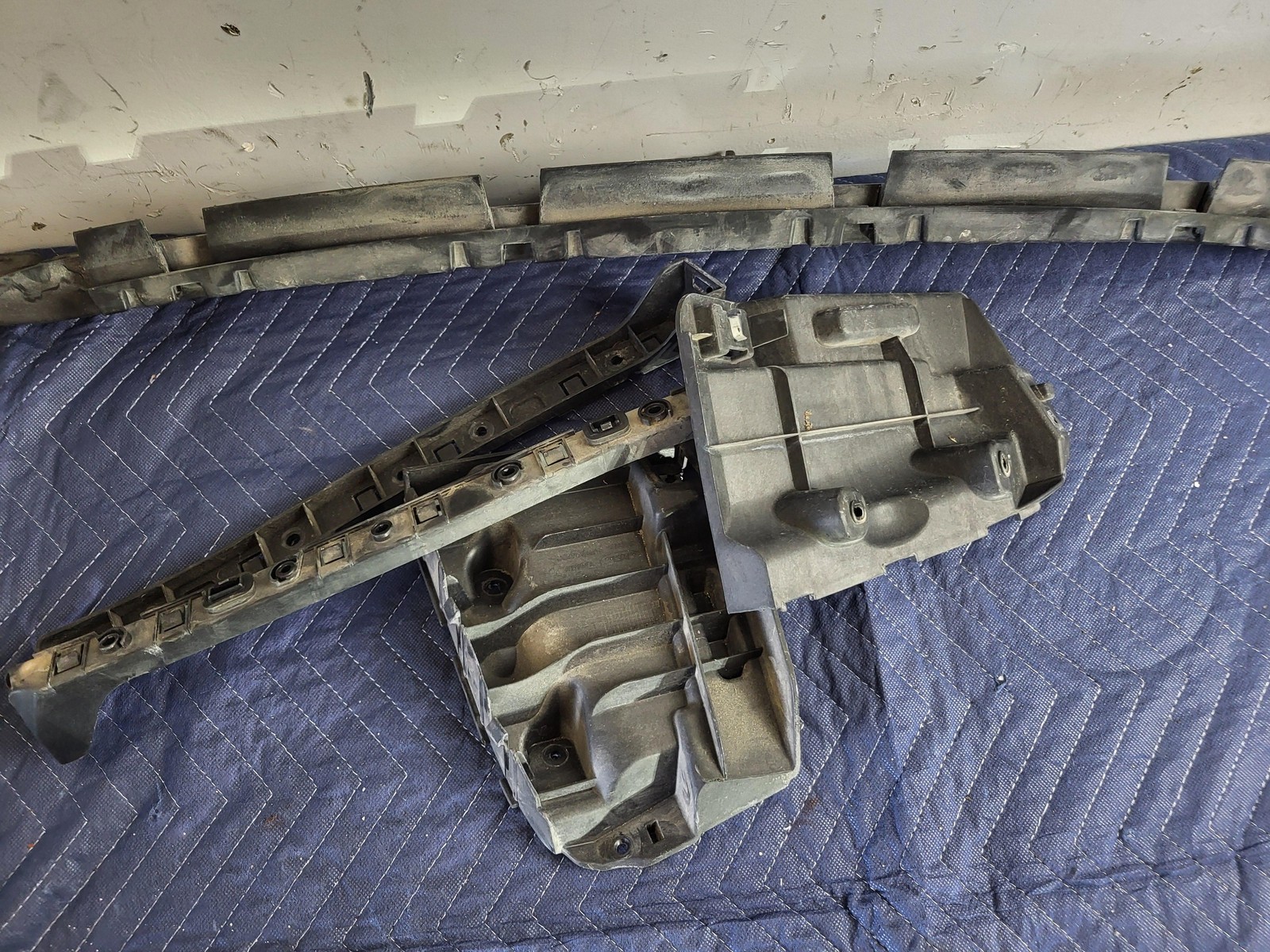 Used Oem Maserati Left & Right & Center Rear Bumper Brackets 2014-2020 Ghibli