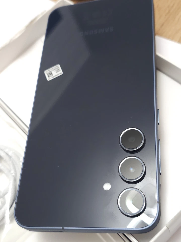 Samsung Galaxy A55 128GB Unlocked Awsome Navy immaculate condition - Image 3 of 4