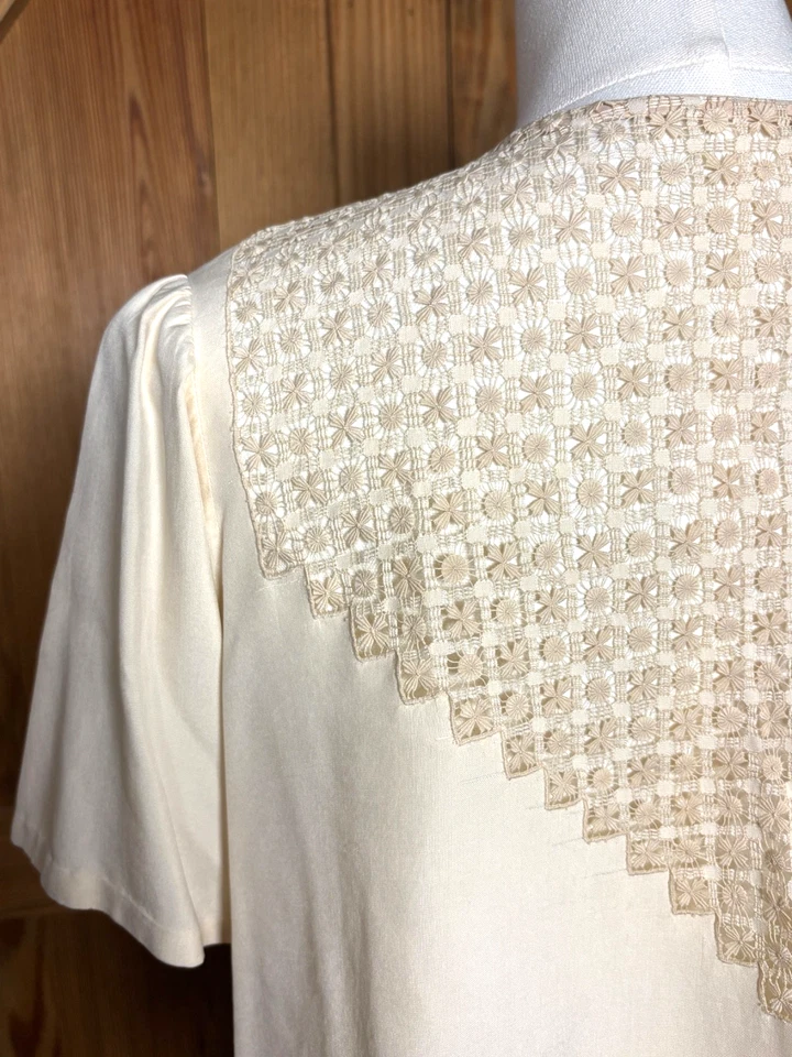 Vintage 1970s Boho Paris Silk Blouse Ivory Lace Back Cropped Top Covered Buttons - Image 4 of 4