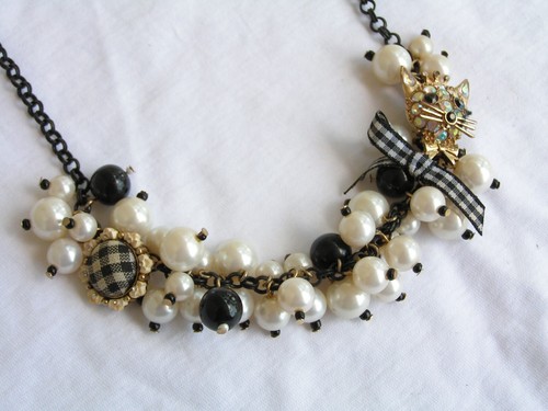 ...BETSEY JOHNSON...Black Chain,AB Crystals Cat,Faux Pearls & Lucite Necklace... - Picture 4 of 8