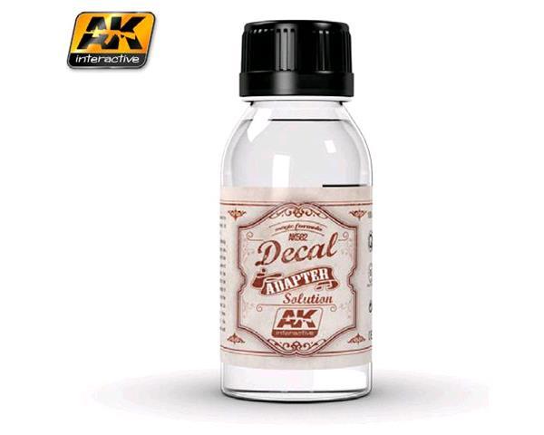 AK Interactive: Decal Adapter 100ml - AK 582 Soluzione per l'Applicazione Decal