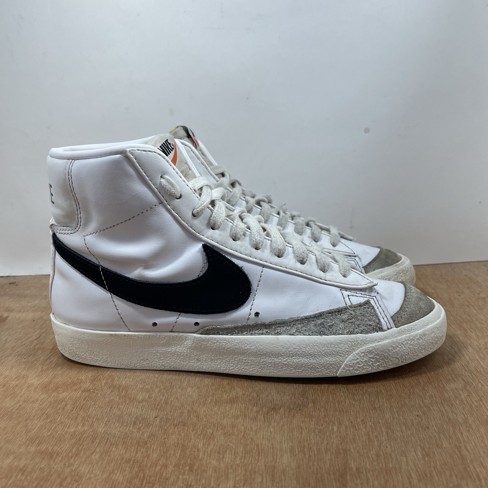Nike Blazer Mid 77 Women Size Vintage White Black Sneakers