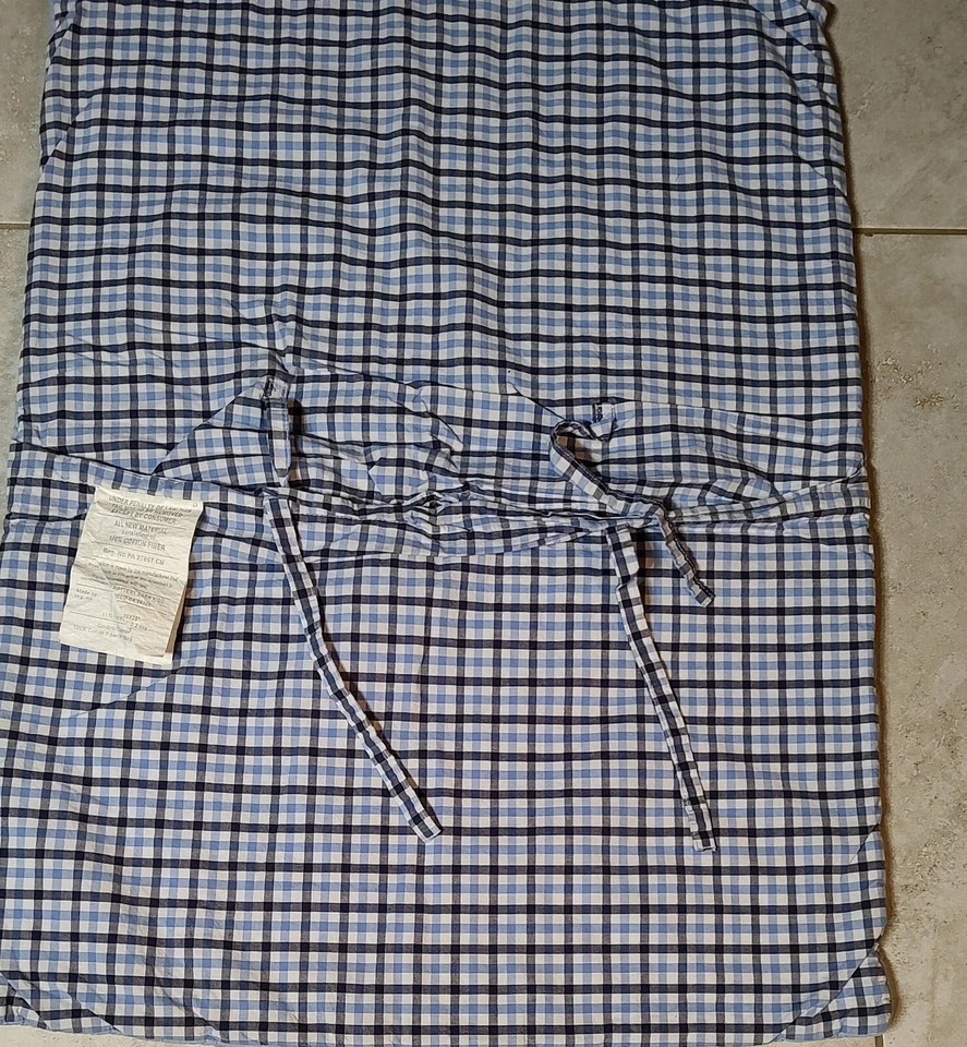 Almohada Pottery Barn para niños patrón de cuadros azul falso Foto 3 de 4