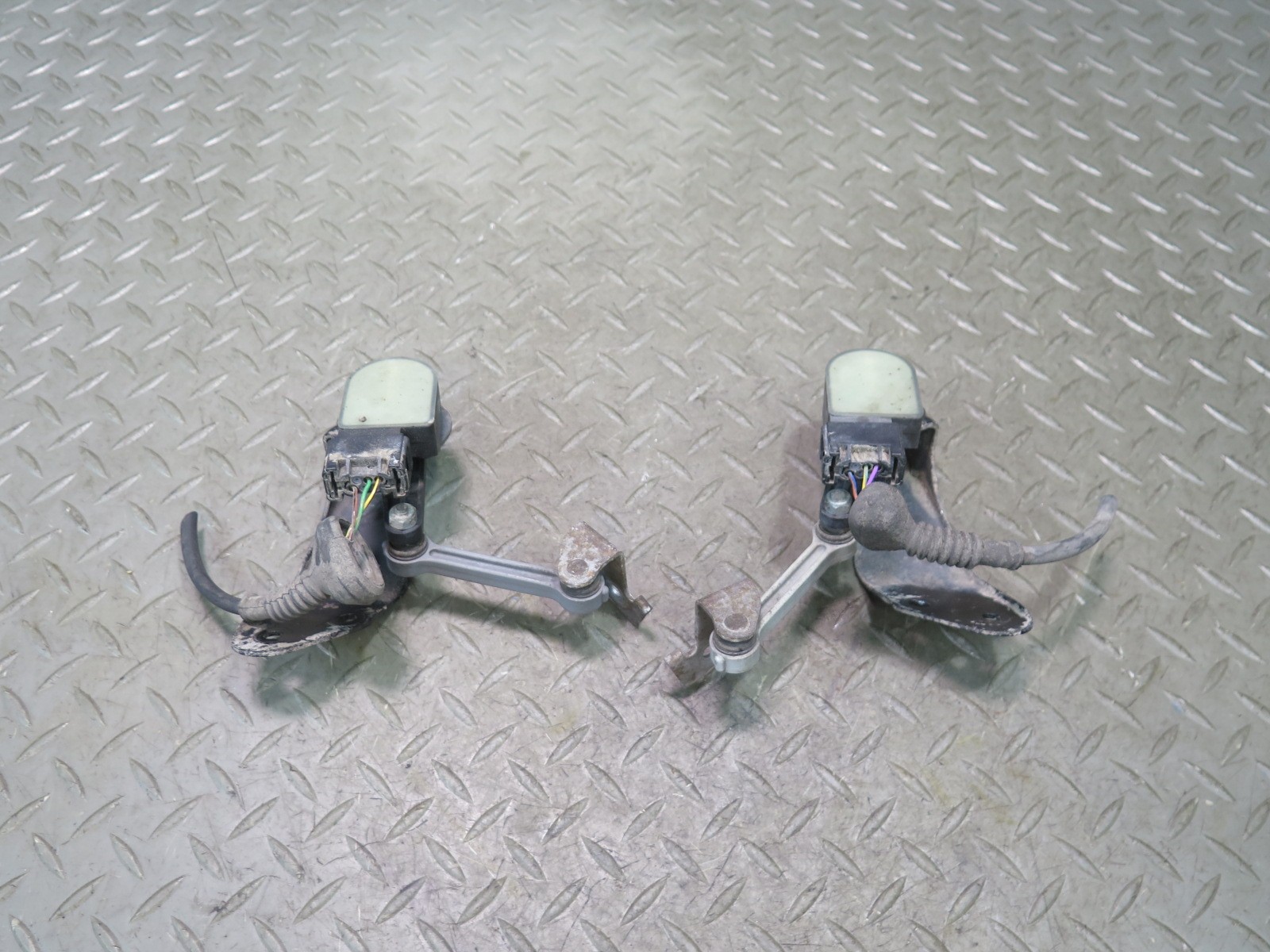 Bentley Continental GT 2003-2010 Rear Ride height sensors Pair