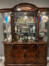 Beautiful & Elegant Dinning China cabinet for Sale