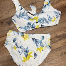 2 Piece Floral Swimsuit w/Underwire Bra