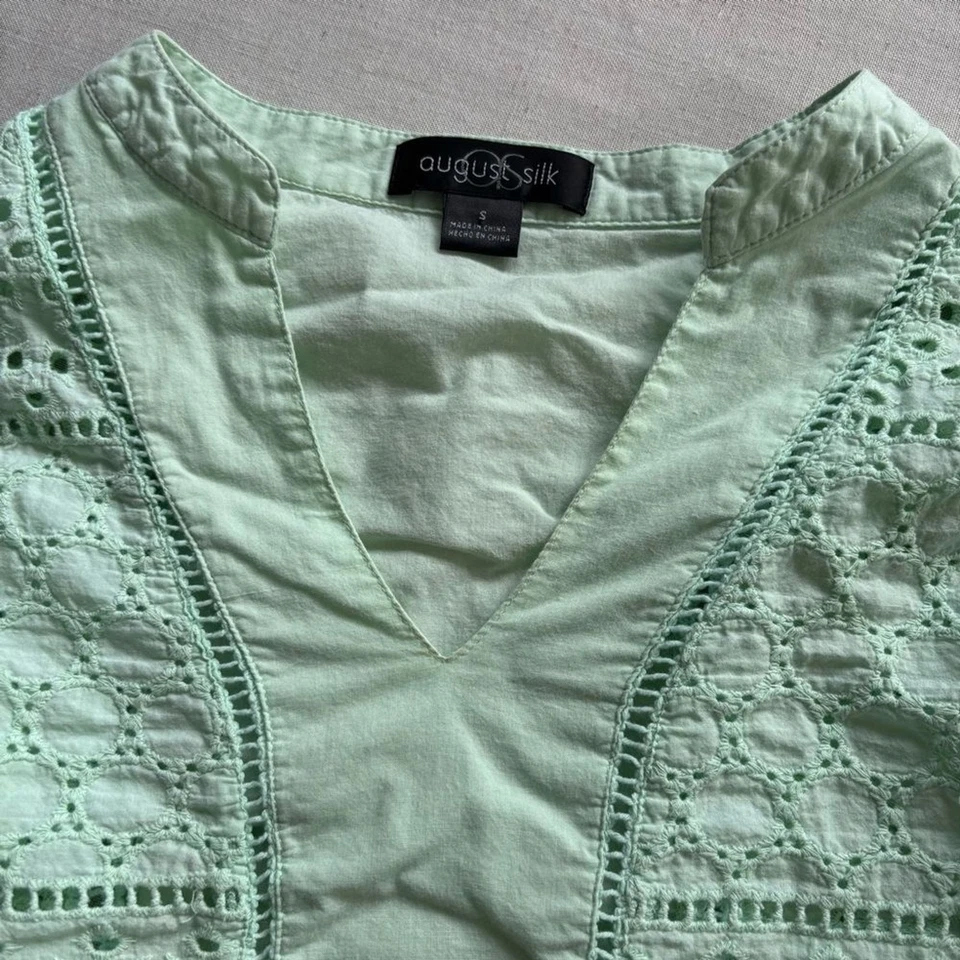 Blusa August Seda Perfeita Ilhós Cobertura Tamanho P Boho Beach Resort - Imagem 2 de 4