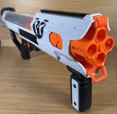 Nerf Rival Phantom Corps Hades XVIII-6000 weißer Blaster mit x21 weichen Schaumstoffbällen