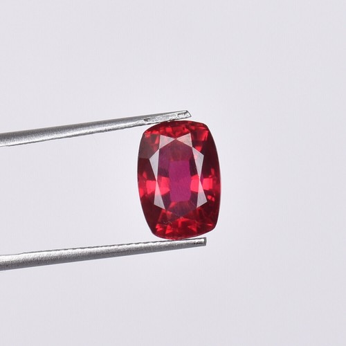 Rubis Naturel Coupé Coussin - 29,15 Carats, Couleur Rouge Sang, Certifié AGL, Provenance Mozambique