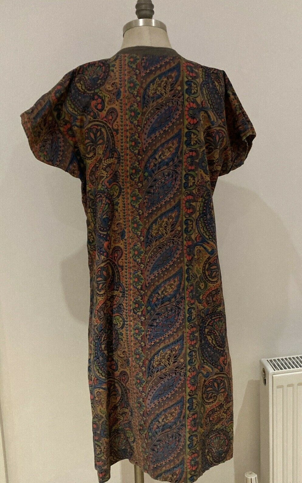Vintage Paisley Print Dress with Metal Front Zip, Armpit to Armpit 22" approx. 7
