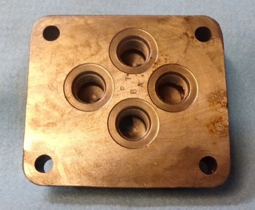 VICKERS 572653  VALVE MOUNTING  SUBPLATE 