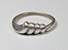 Ladies Sterling Silver Fashion Ring w/ Design - Sz 4 1/2