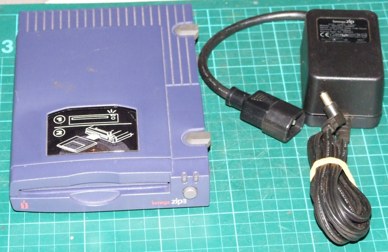 Iomega SCSI Zip 100 external Drive with power supply