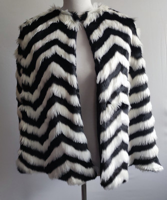 Tif & Tiffy Kunstfell Capelet Winter/ Halstuch Schal Cape schwarz/weiß Streifen Zick Zack