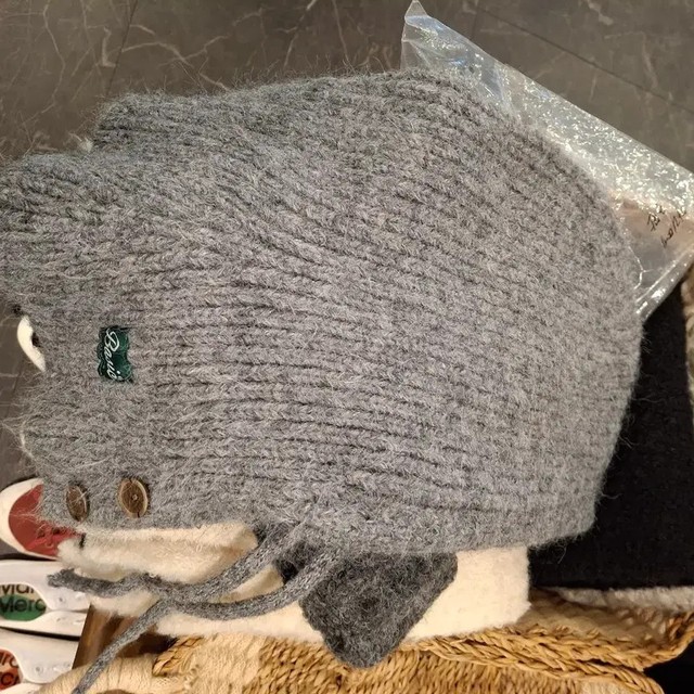 Pigment Akia Bara New Product, Warm Wool, Cute Button Detail