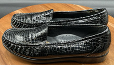 SAS Shoes Women  s Simplify Black Croc Loafer Size 8W