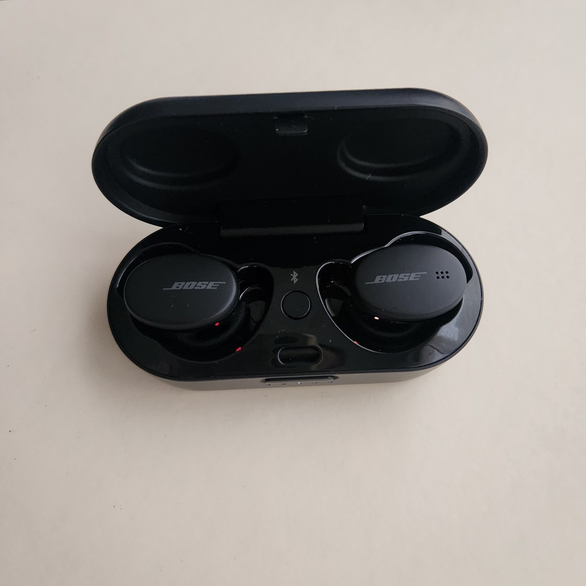 Bose sport earbuds with charging case wireless model 427929 for