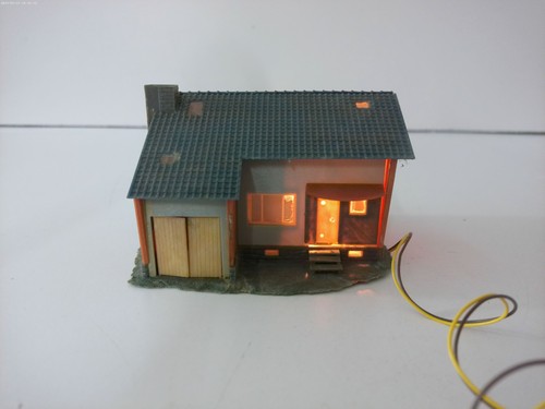 Faller H0 B-208 tienda con vivienda - luz - construido - sin embalaje original #11968 | Condition: Gebraucht