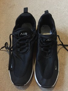 black nike pumps