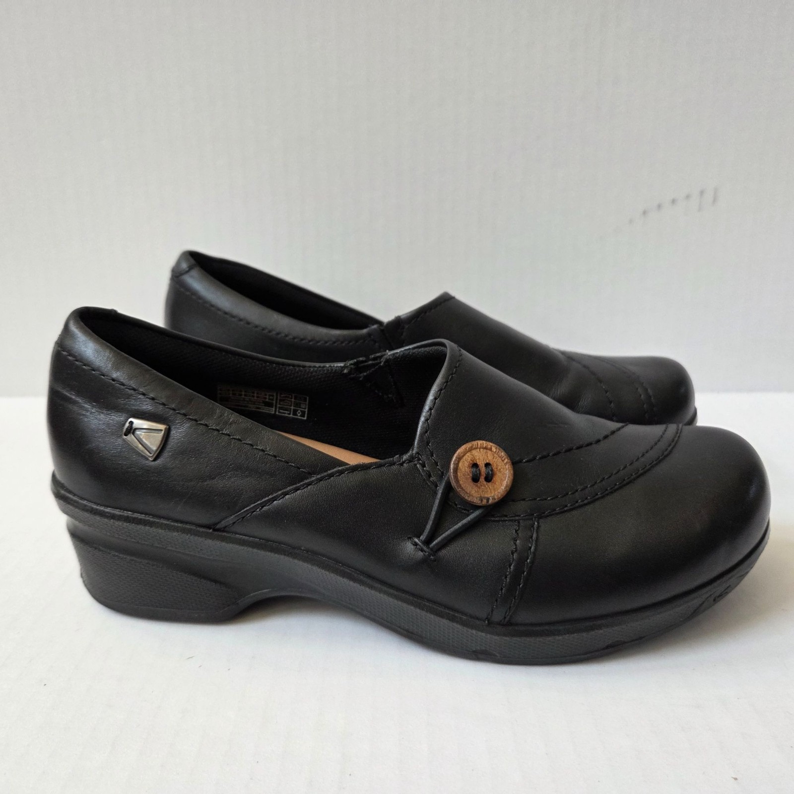 Scarpe Keen donna 8 zoccoli casual in pelle nera con bottoni Mora