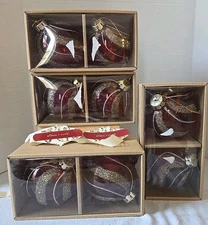 ALLEN + ROTH  8 CHRISTMAS HAND PAINTED GLASS ORNAMENTS RED/SILVER