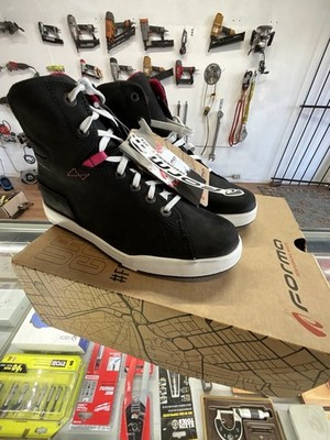 Forma Swift Dry Women s Shoes Black and White Size 9 New 